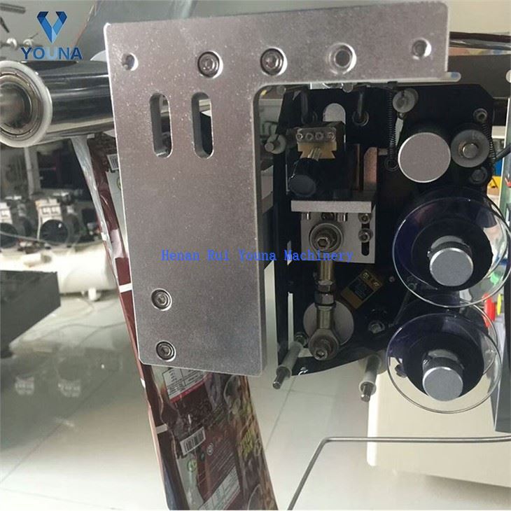 automatic chilli powder packing machine (5)